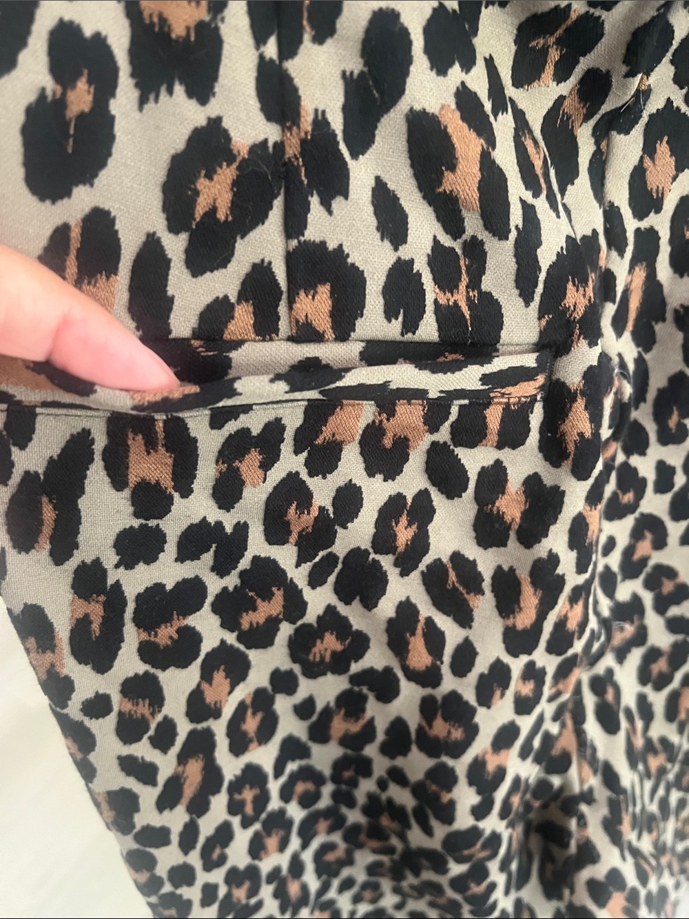 SPANX Leopard Print Wide-Leg Pants in Brown and Black. Size 1X tall - Picture 3 of 10